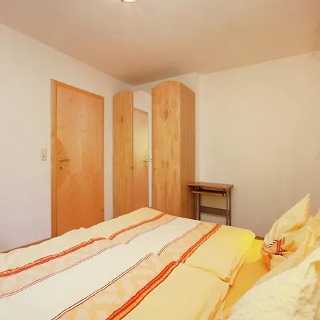 In Near Red 8 Gondola, Cleaning Included Apartment